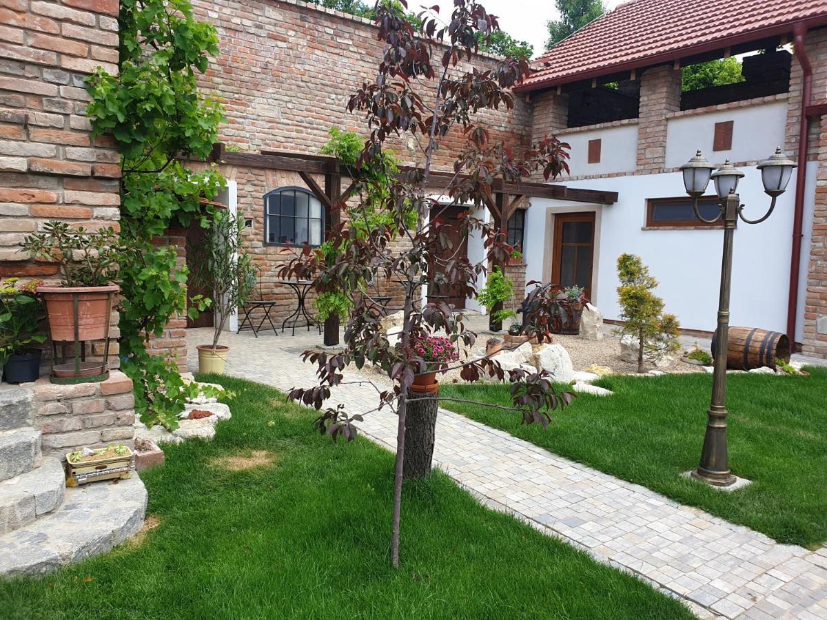 Apartmany In Veritas Микулов Екстериор снимка