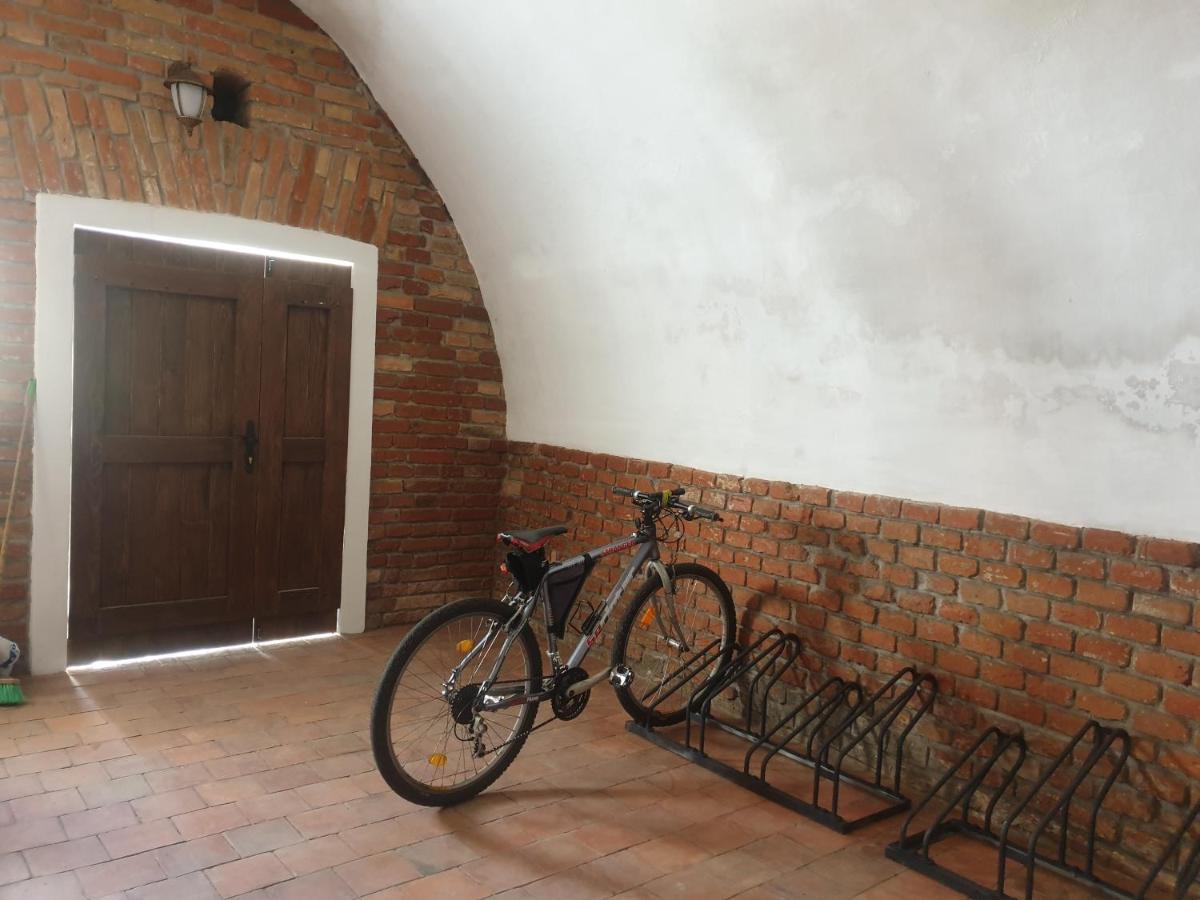 Apartmany In Veritas Микулов Екстериор снимка