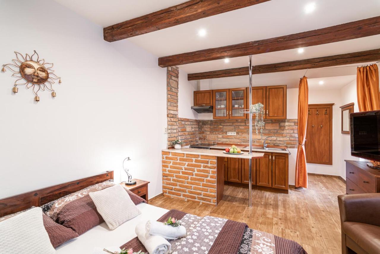 Apartmany In Veritas Микулов Екстериор снимка